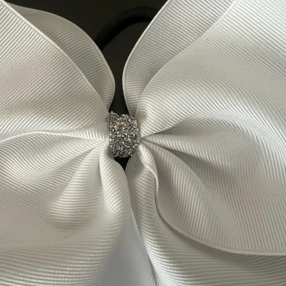 White bow - Picture 3 of 5